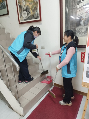 春節即將到來，本所為響應「臺中清潔月逗陣來拼厝」活動，同仁進行環境清潔工作，除舊布新大掃除。(2)